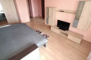 возле железнодорожного вокзала и областной больницы 11