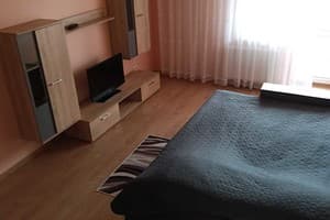 возле железнодорожного вокзала и областной больницы 15